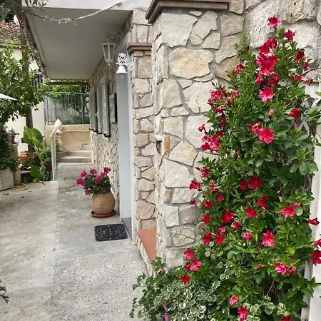 La Cigale Avec Grande Terrasse マントン